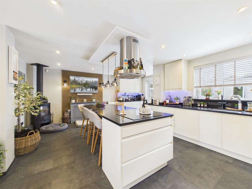 Property photo 2 of 16 Kitchen / Dining Room