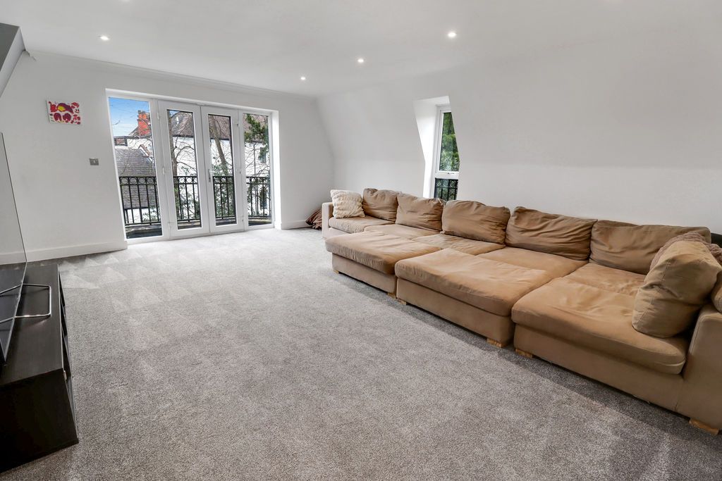 Property photo 3 of 9 Photo 6