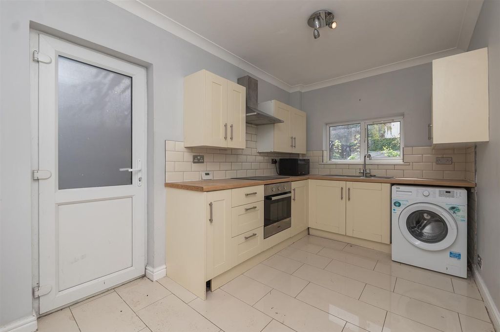 Property photo 2 of 27 35-Milsom-Street-Bs5-0Ss-12.Jpg