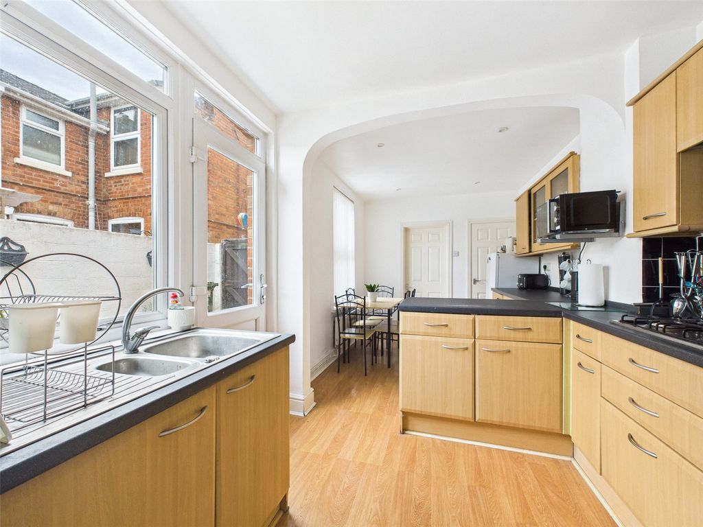 Property photo 2 of 16 Picture No. 11