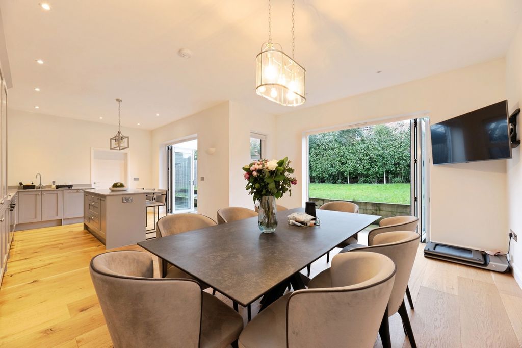 Property photo 3 of 24 Pbox-Img.Jpg