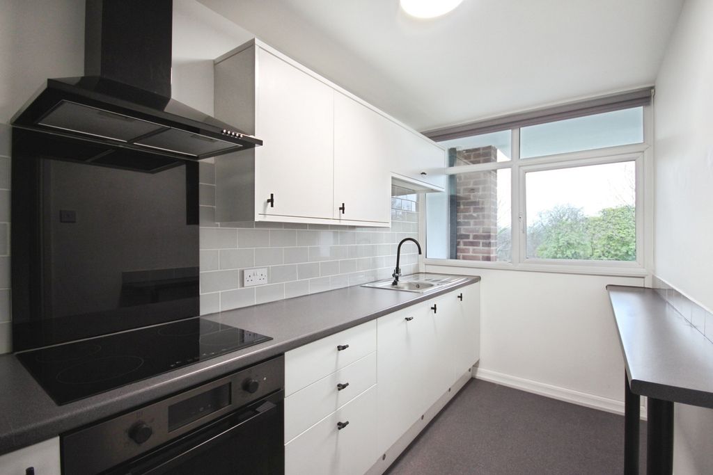 Property photo 3 of 11 Pbox-Img.Jpg