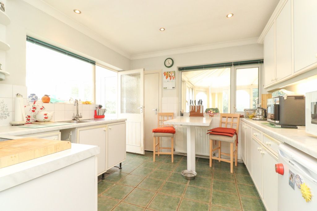 Property photo 3 of 12 Picture 3