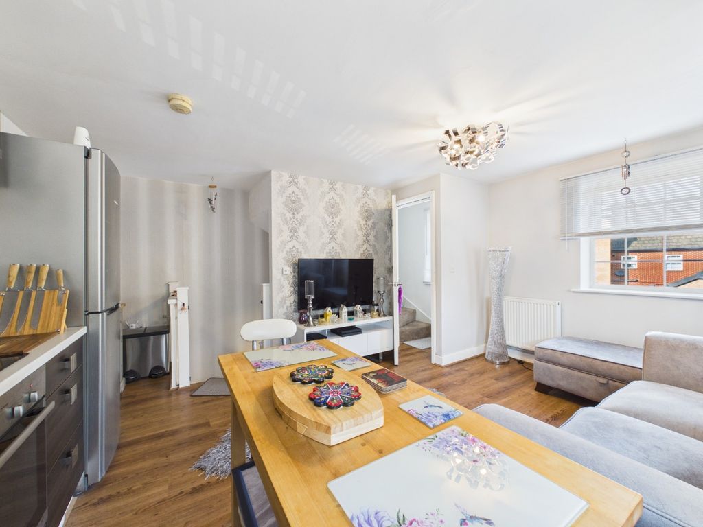 Property photo 2 of 19 4880386