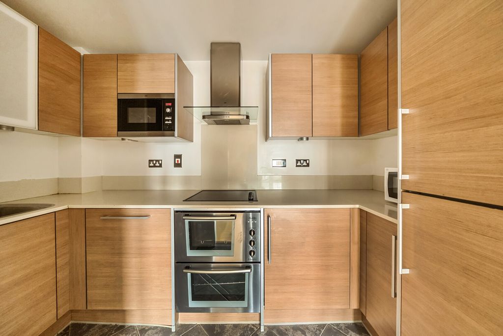 Property photo 3 of 17 Kitchen