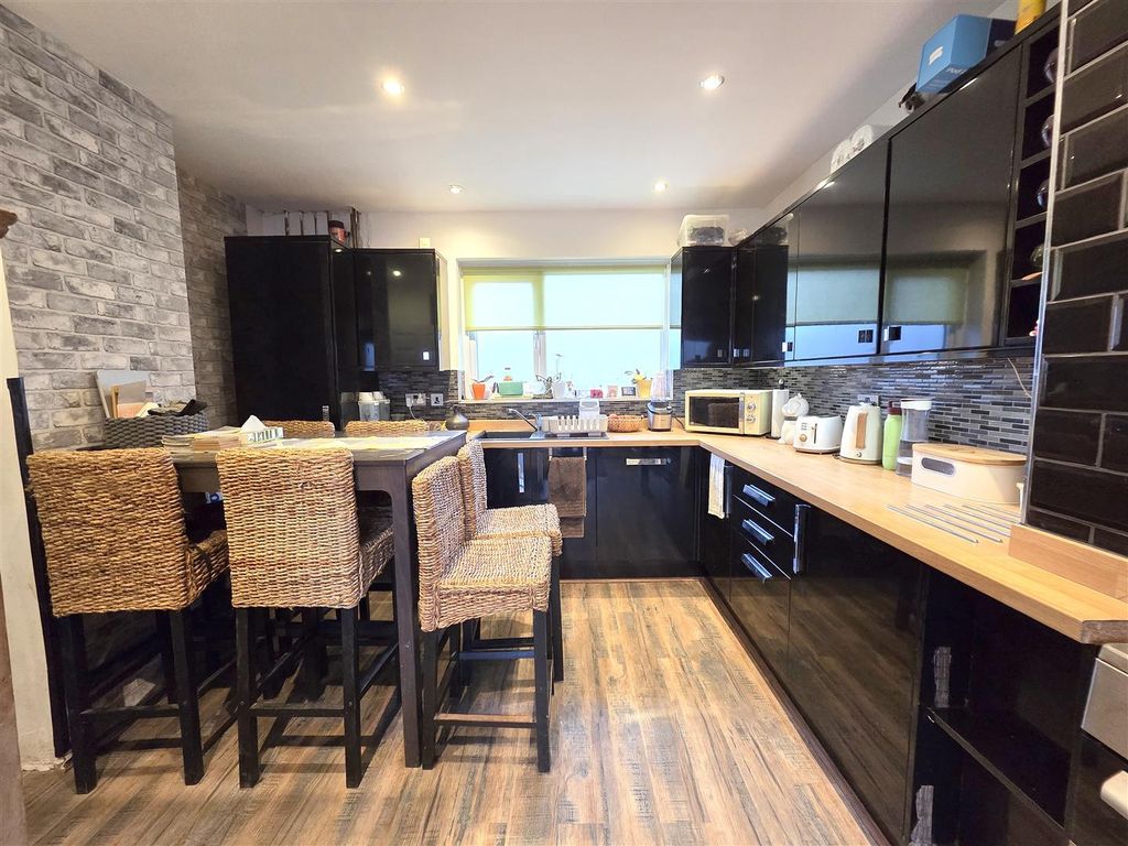 Property photo 3 of 15 Kitchen Diner