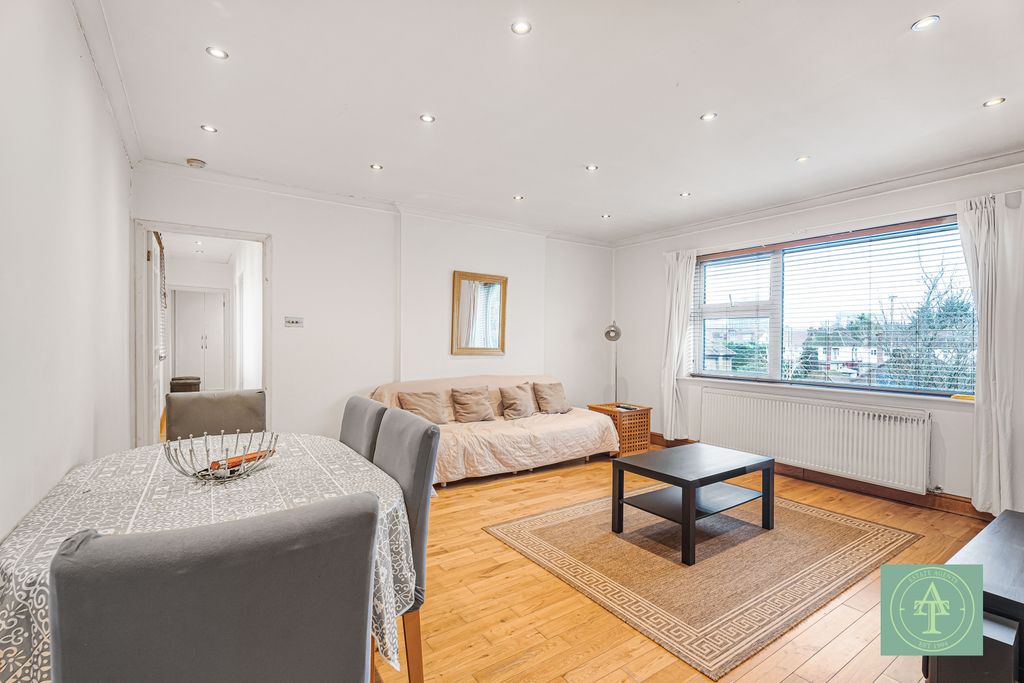 Property photo 3 of 17 Gallery