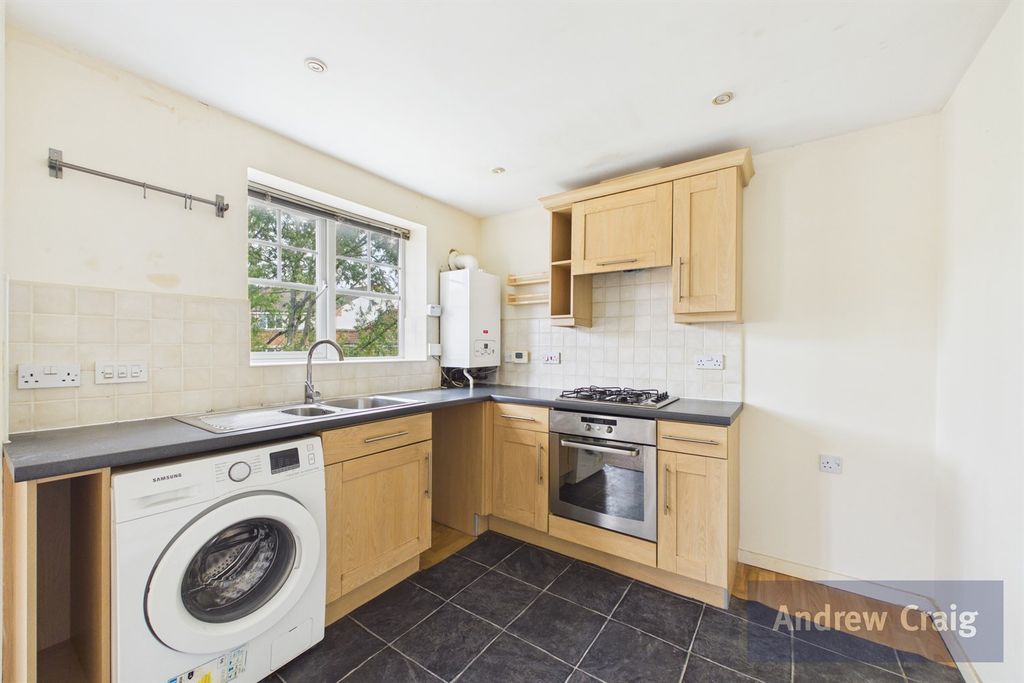 Property photo 3 of 8 Kitchen