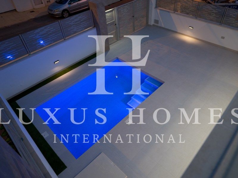 Property photo 3 of 34