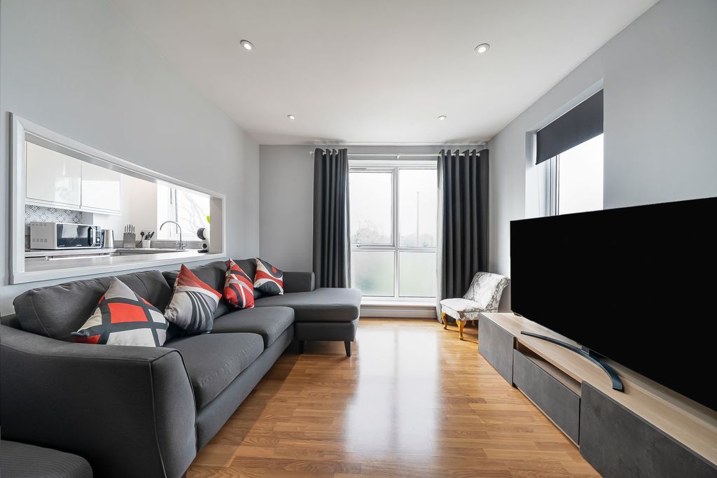 Property photo 3 of 16