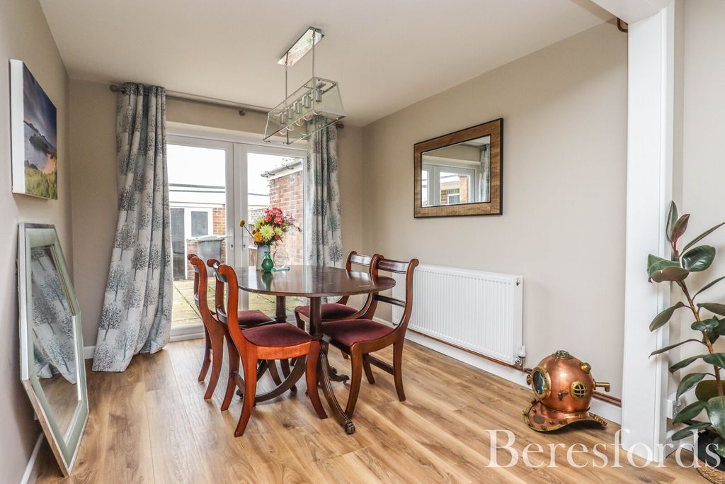 Property photo 3 of 11 Picture 3