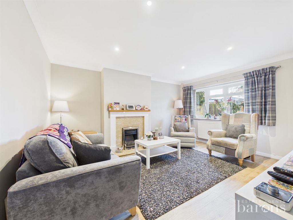 Property photo 3 of 17 Cam05500G0-Pr0103-Still006.Jpg