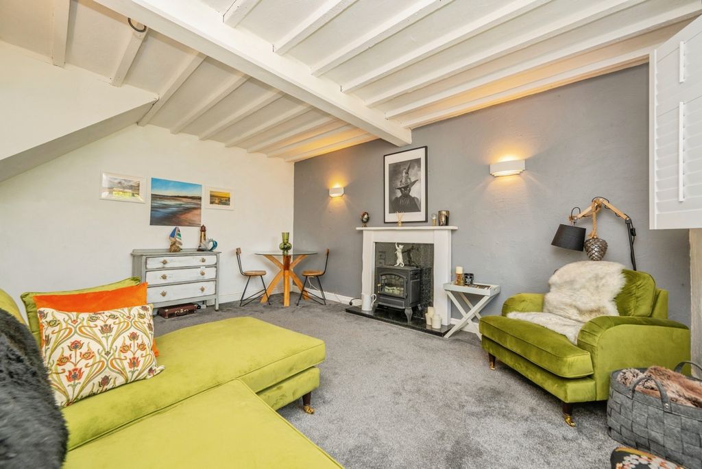 Property photo 3 of 24 Pbox-Img.Jpg