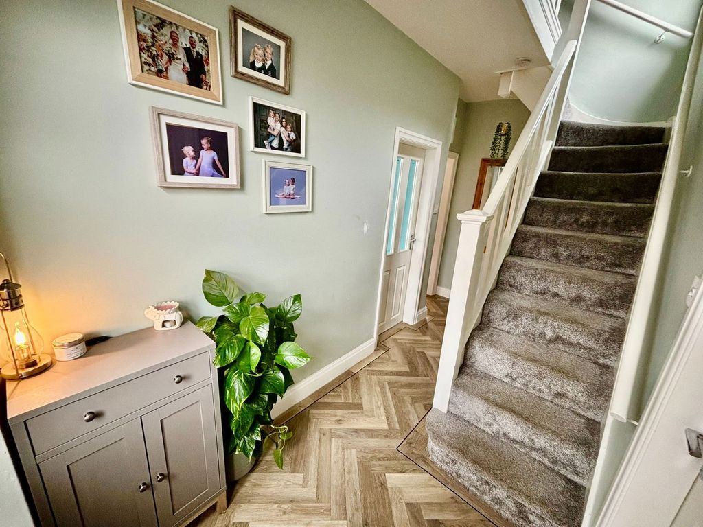 Property photo 3 of 33