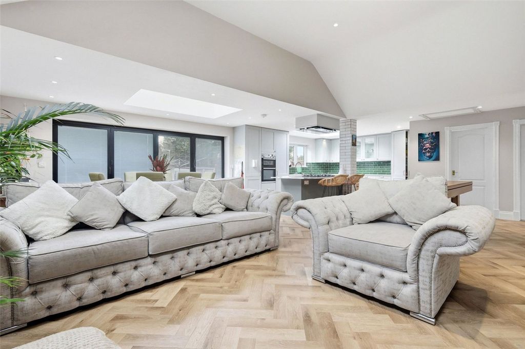 Property photo 2 of 20 Picture No. 35