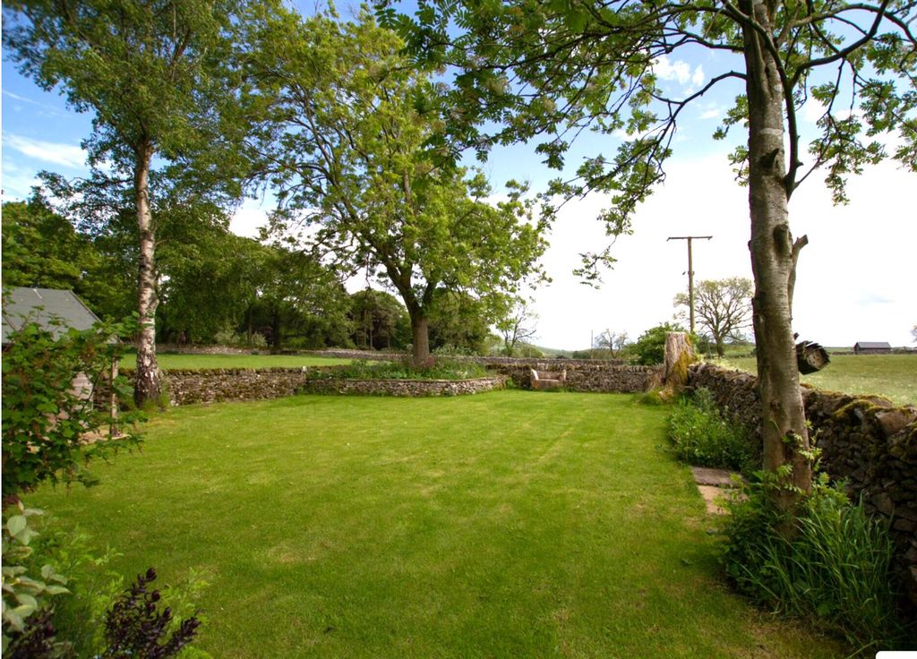 Property photo 2 of 38 Private Garden