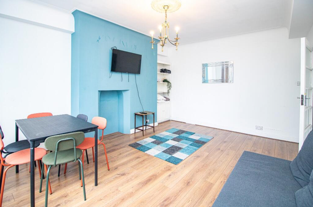 Property photo 2 of 8