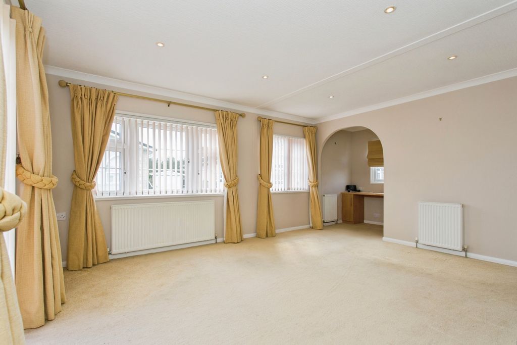 Property photo 2 of 17 Pbox-Img.Jpg