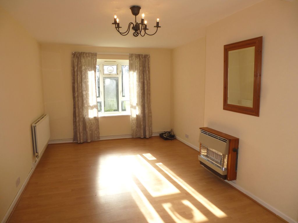 Property photo 3 of 5 Living Room