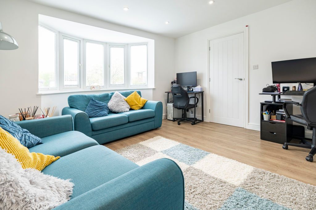 Property photo 3 of 20 Lounge