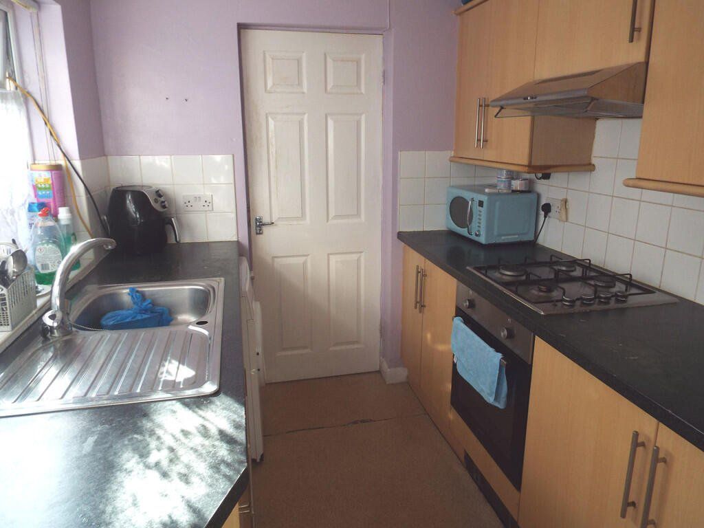 Property photo 2 of 7 Kitchen