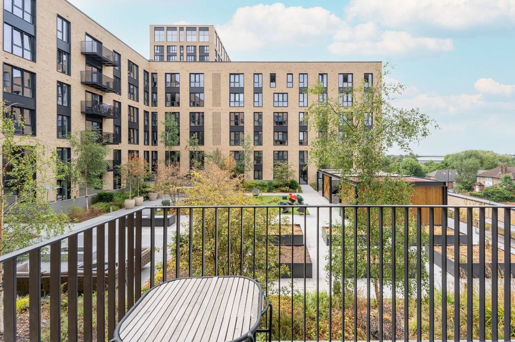 Property photo 2 of 26