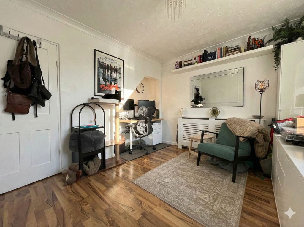 Property photo 3 of 14 03Dining