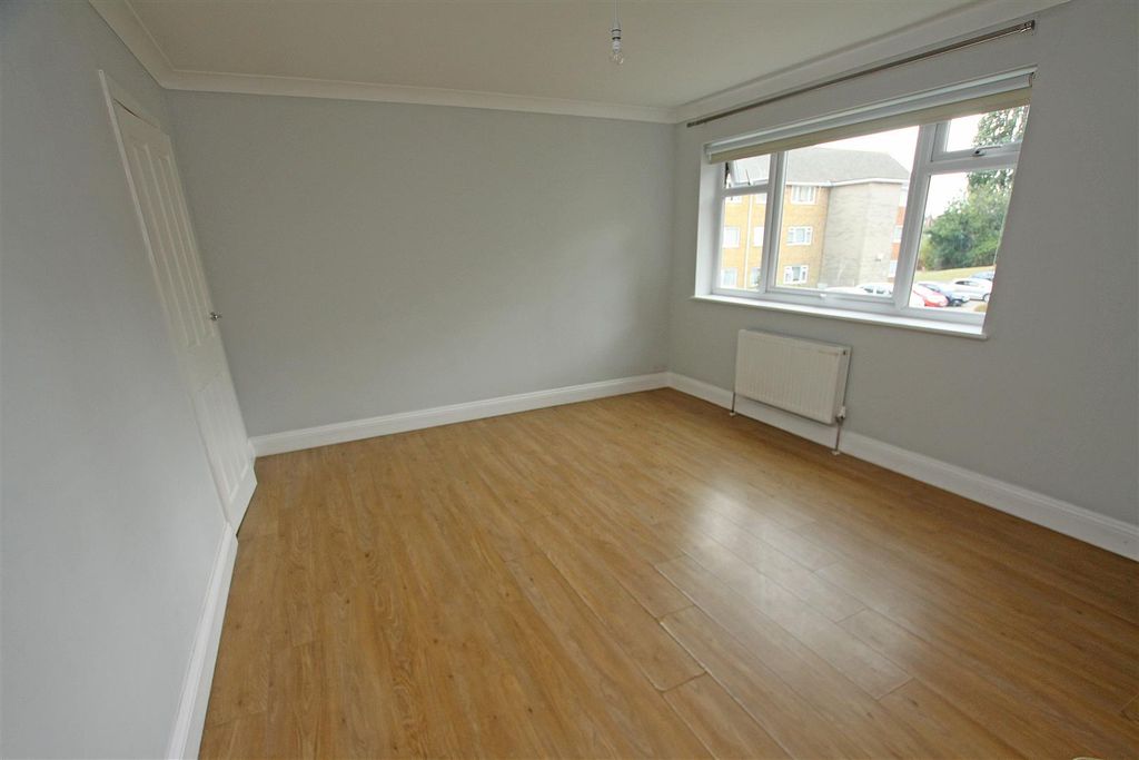 Property photo 3 of 9 Living Room B.Jpg