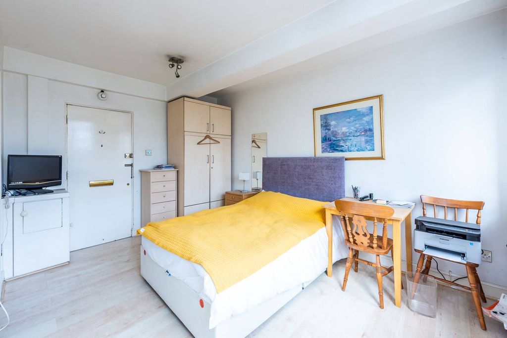 Property photo 3 of 6