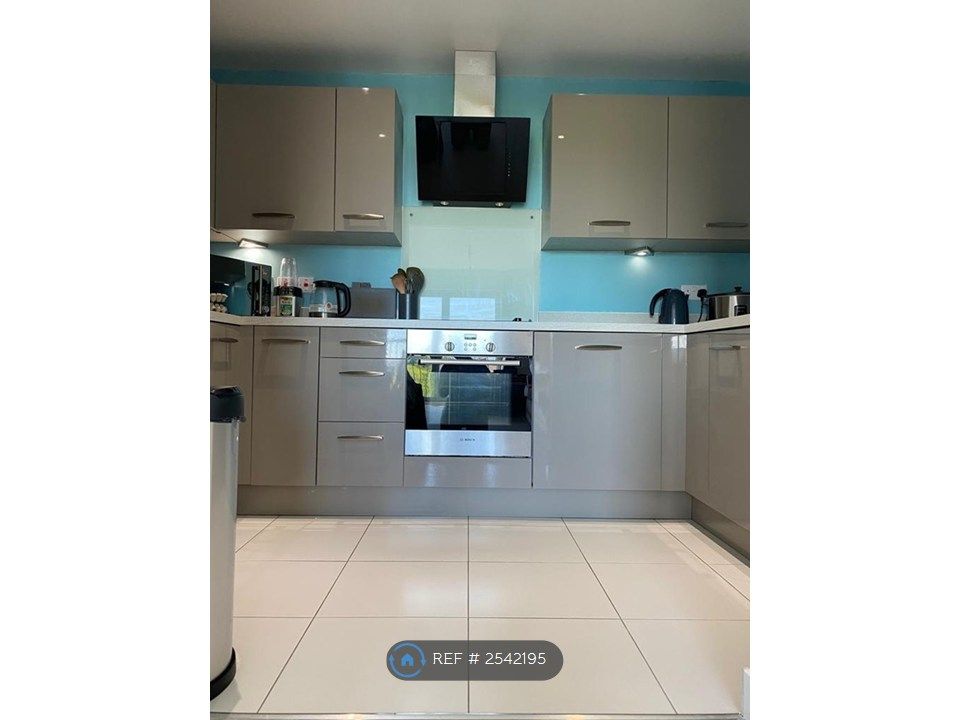 Property photo 3 of 5 Kitchen