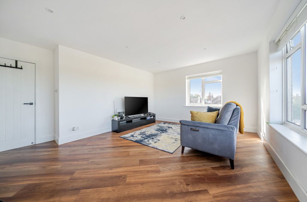 Property photo 3 of 9 1493946-26-1A00Ef...