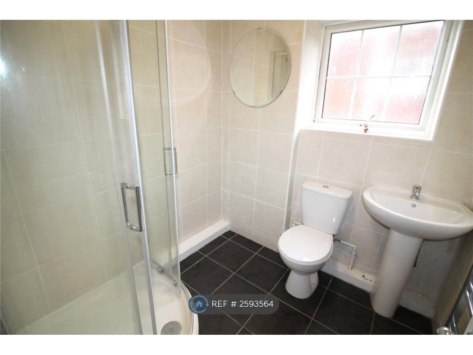 Property photo 2 of 9 Bathroom
