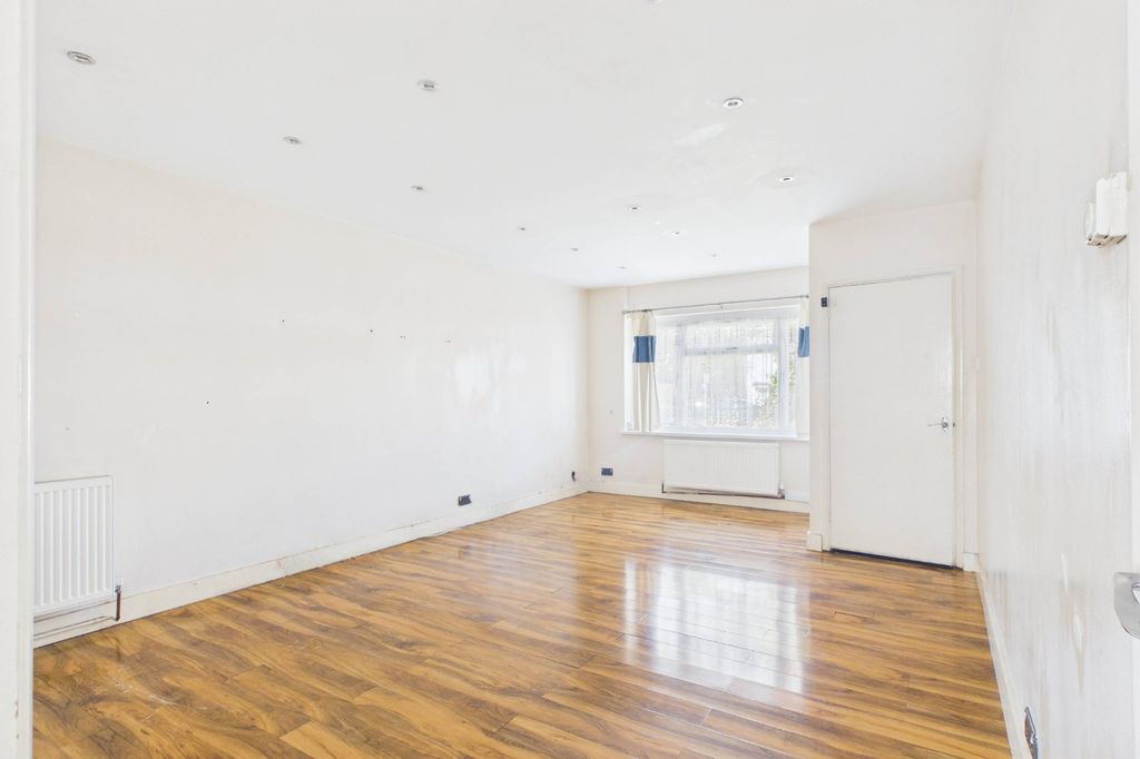 Property photo 2 of 9 Picture No. 06