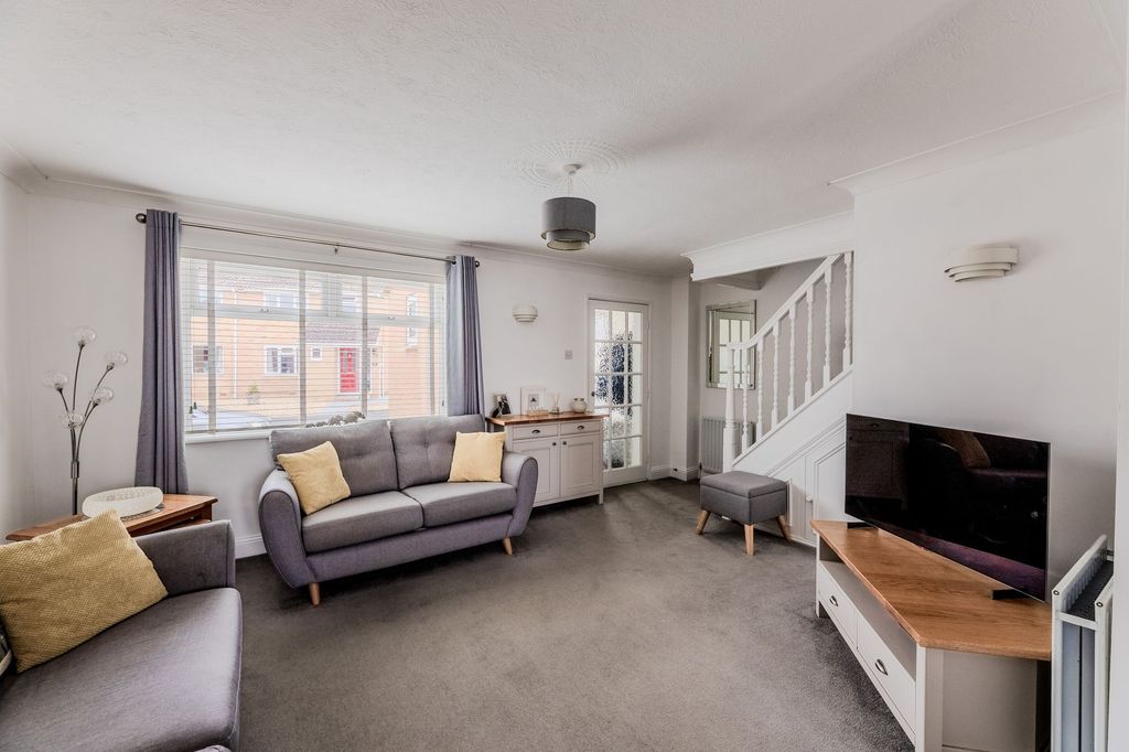 Property photo 2 of 20