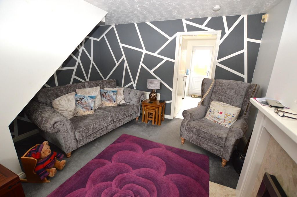 Property photo 2 of 5 Lounge.Jpg