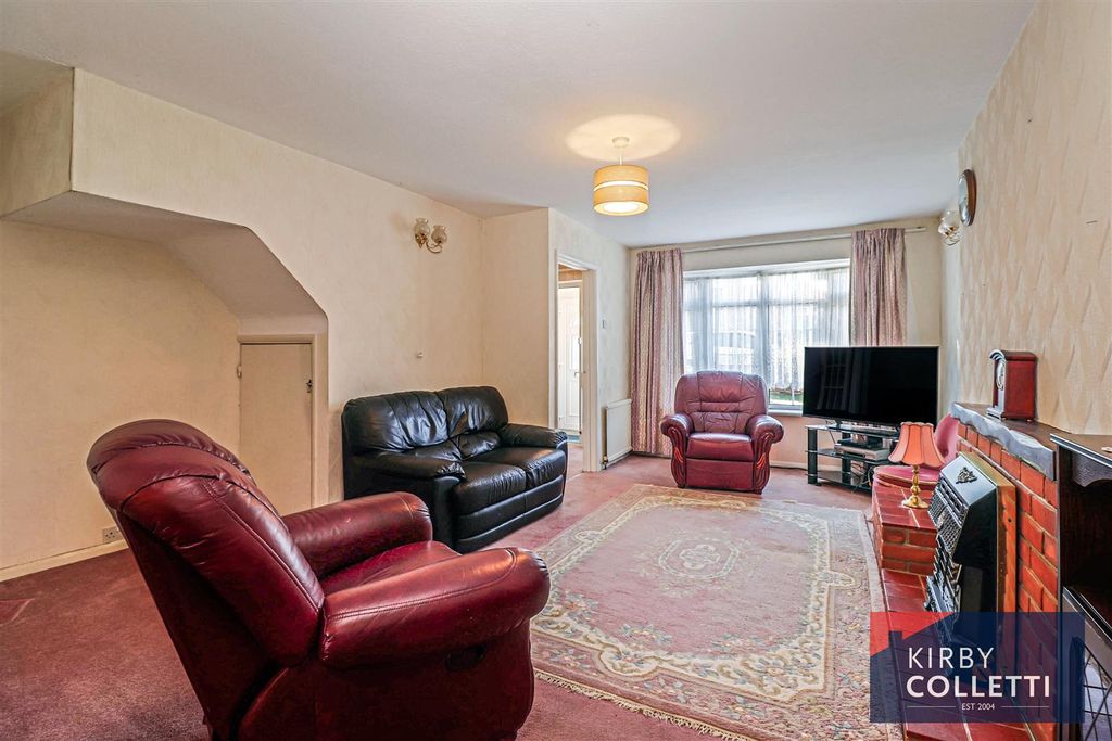 Property photo 2 of 19 Lounge