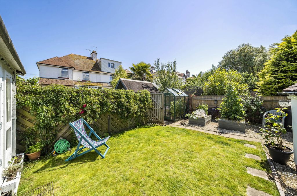 Property photo 3 of 28 Lower Garden