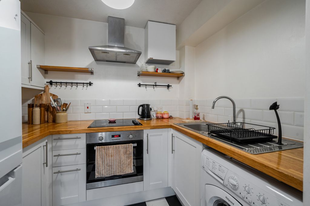 Property photo 3 of 9 1511856-3-6A9Fccc...