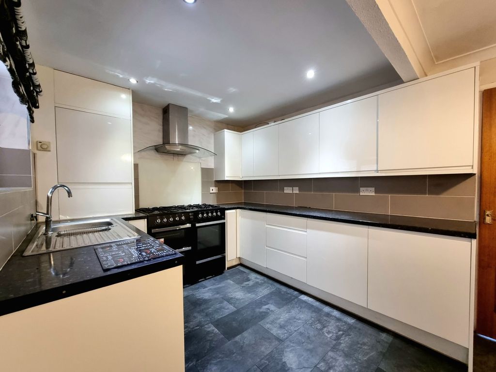 Property photo 2 of 29