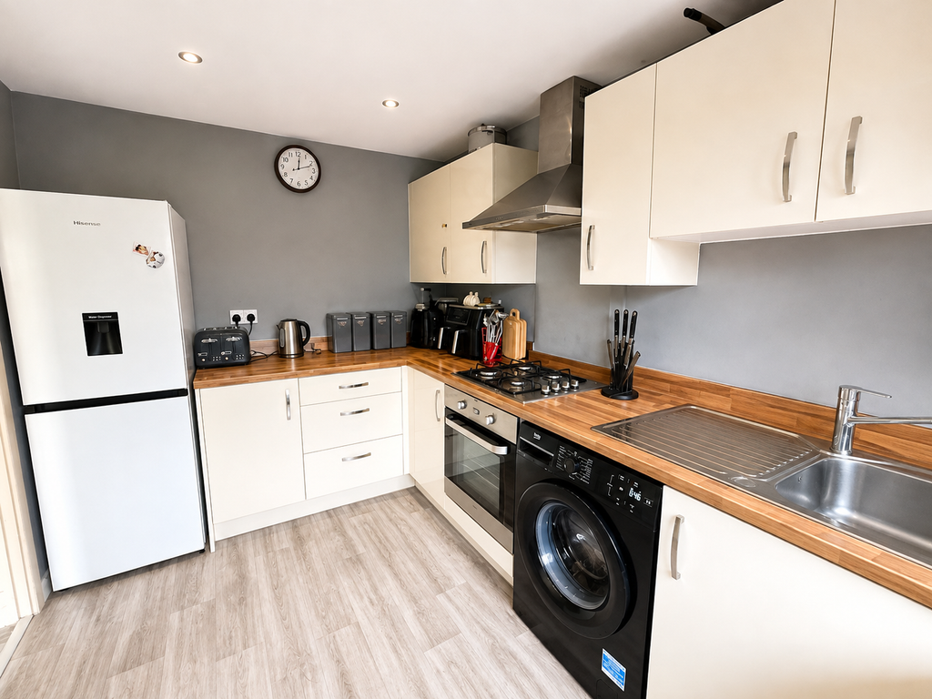 Property photo 3 of 9 Dining Kitchen