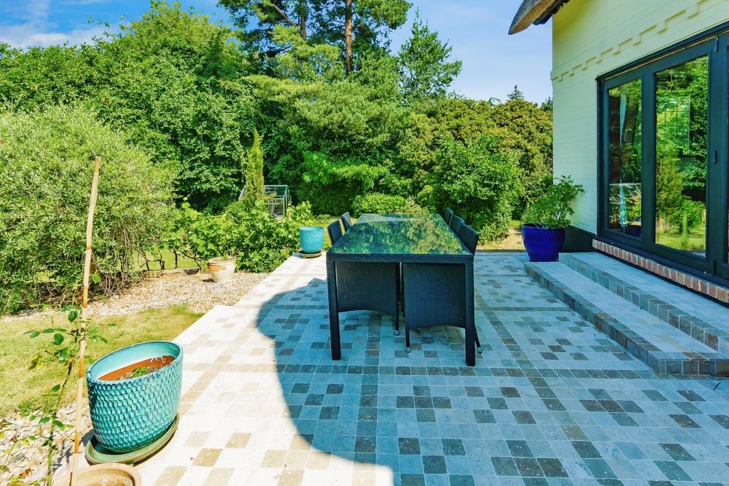 Property photo 2 of 18 Photo