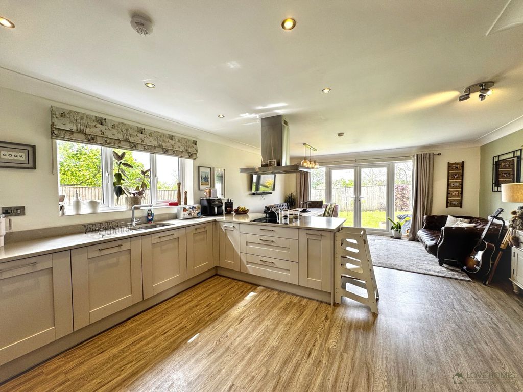 Property photo 2 of 32