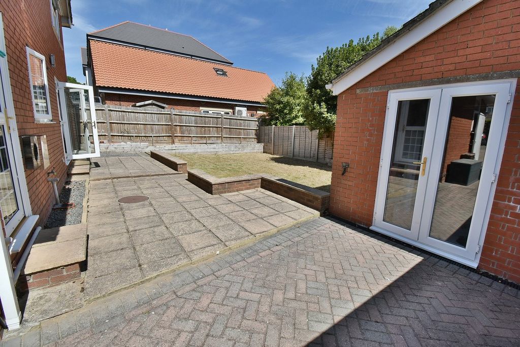 Property photo 2 of 21