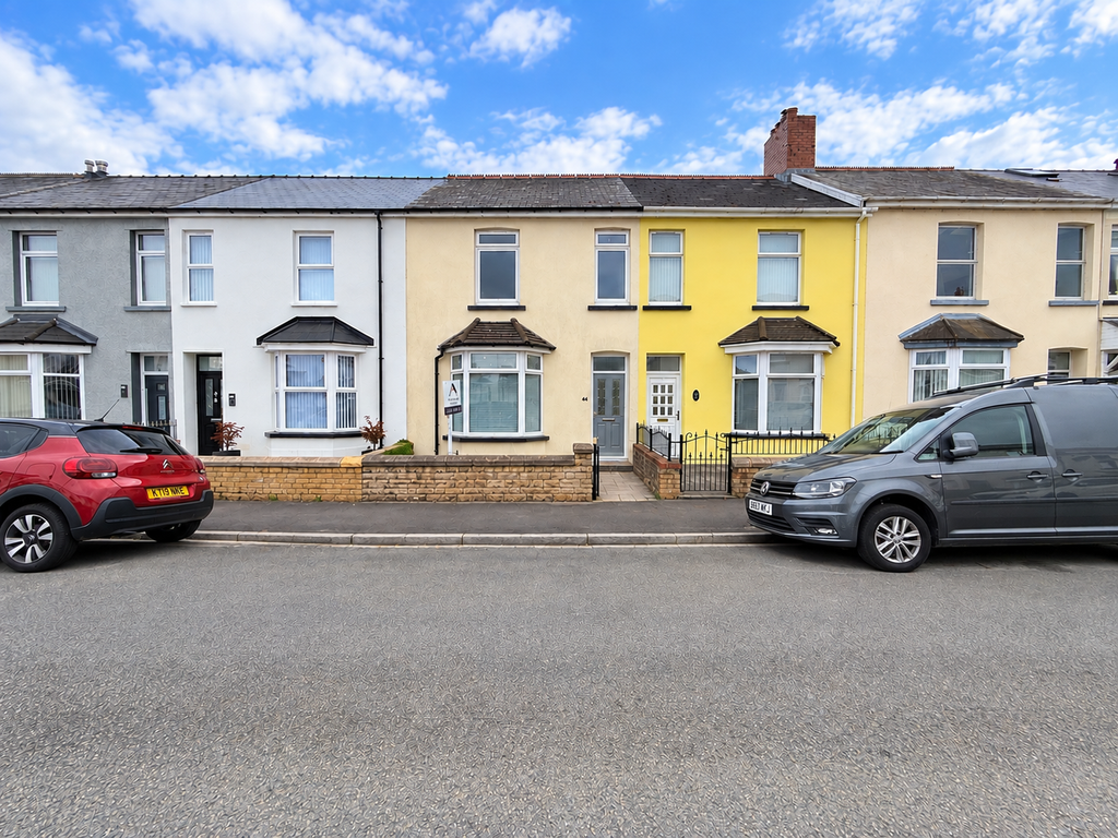 Property photo 1 of 19 F47692F6-Ab95-4338-Bafc-4C2123182521
