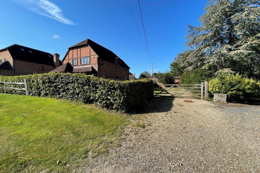 Property photo 1 of 8 Brimpton Front Photo.Jpg