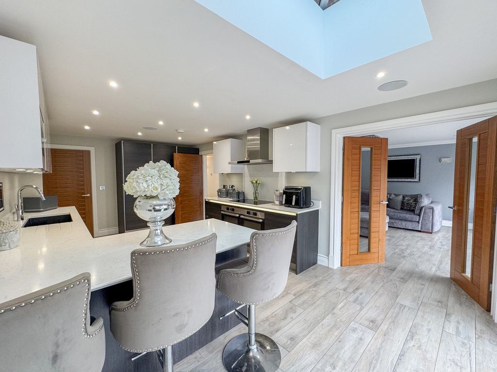 Property photo 3 of 34