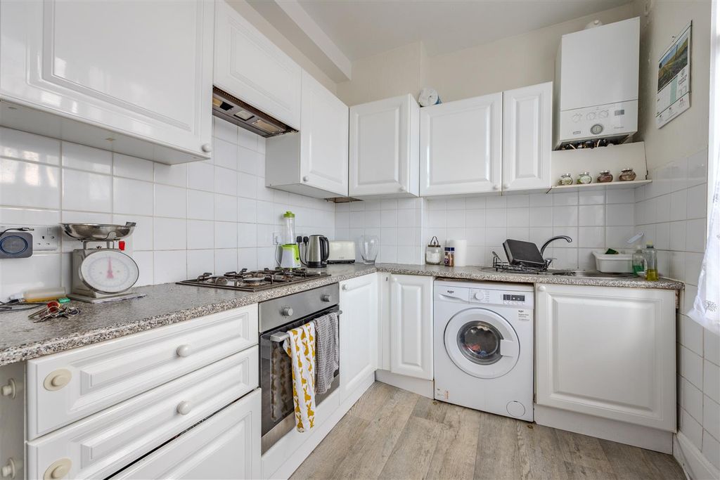 Property photo 2 of 11 Kitchen