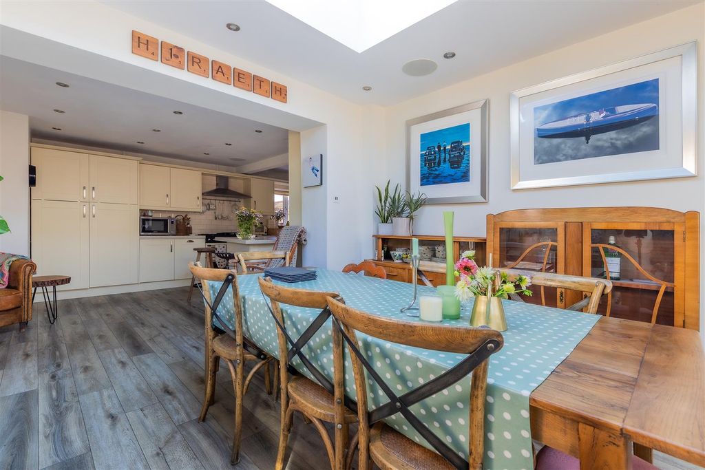 Property photo 3 of 20 Mornington-21.Jpg