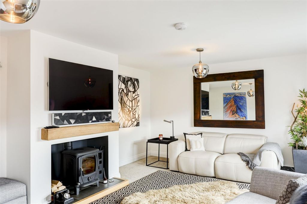 Property photo 3 of 44 Lounge