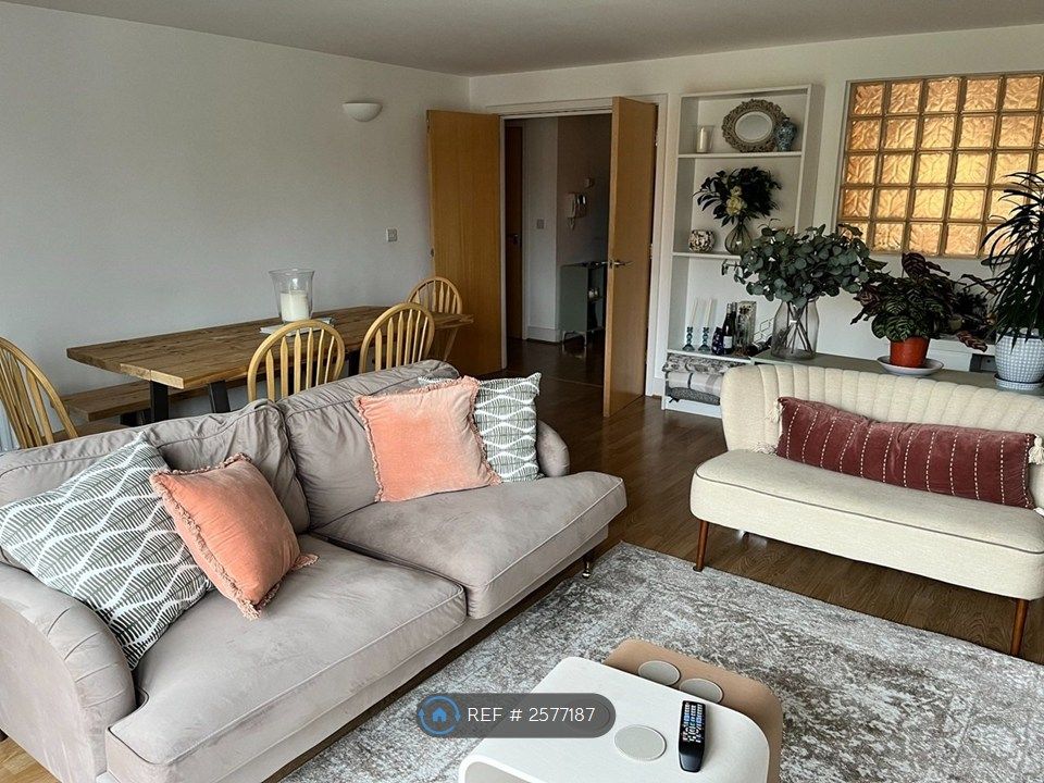 Property photo 1 of 5 Living Room